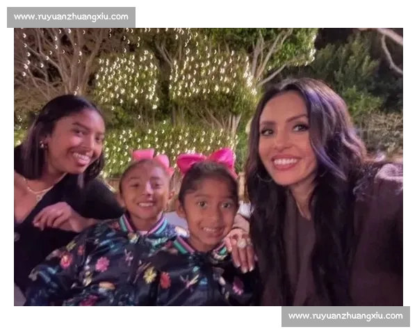瓦妮莎晒科比旧照，三女儿公园同框，小女儿神似父亲