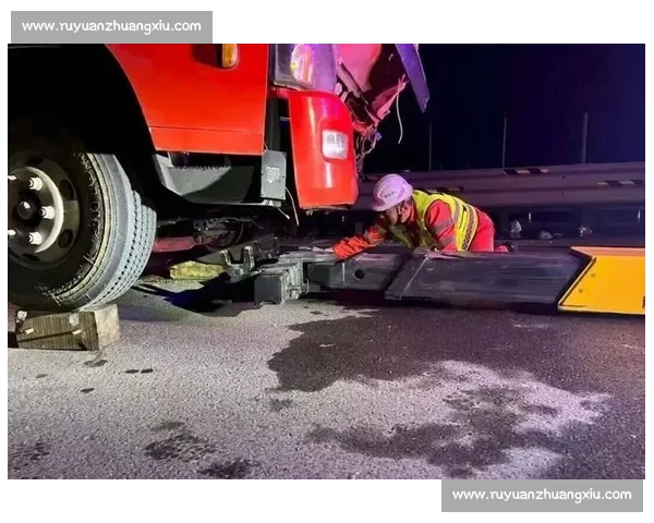 F2 西班牙站突发意外！清障吊车失控撞毁广告龙门架